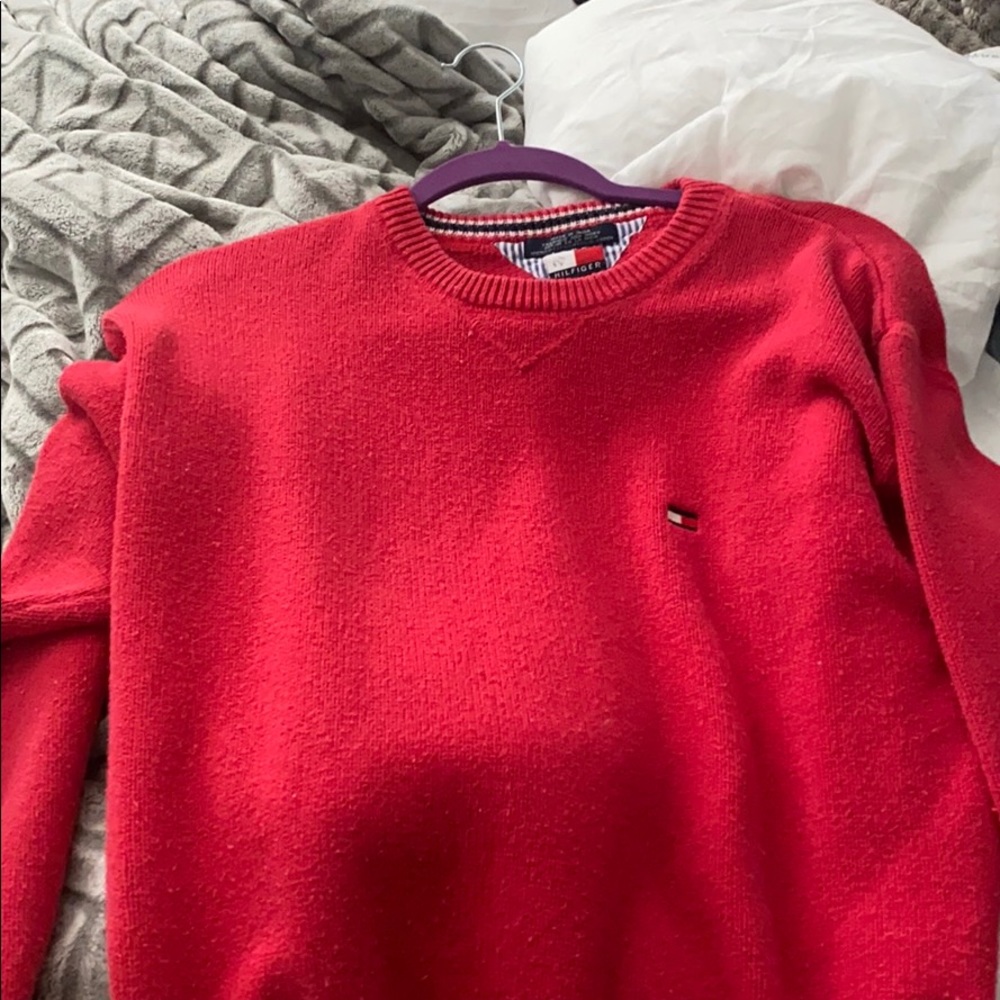 tommy sweater !